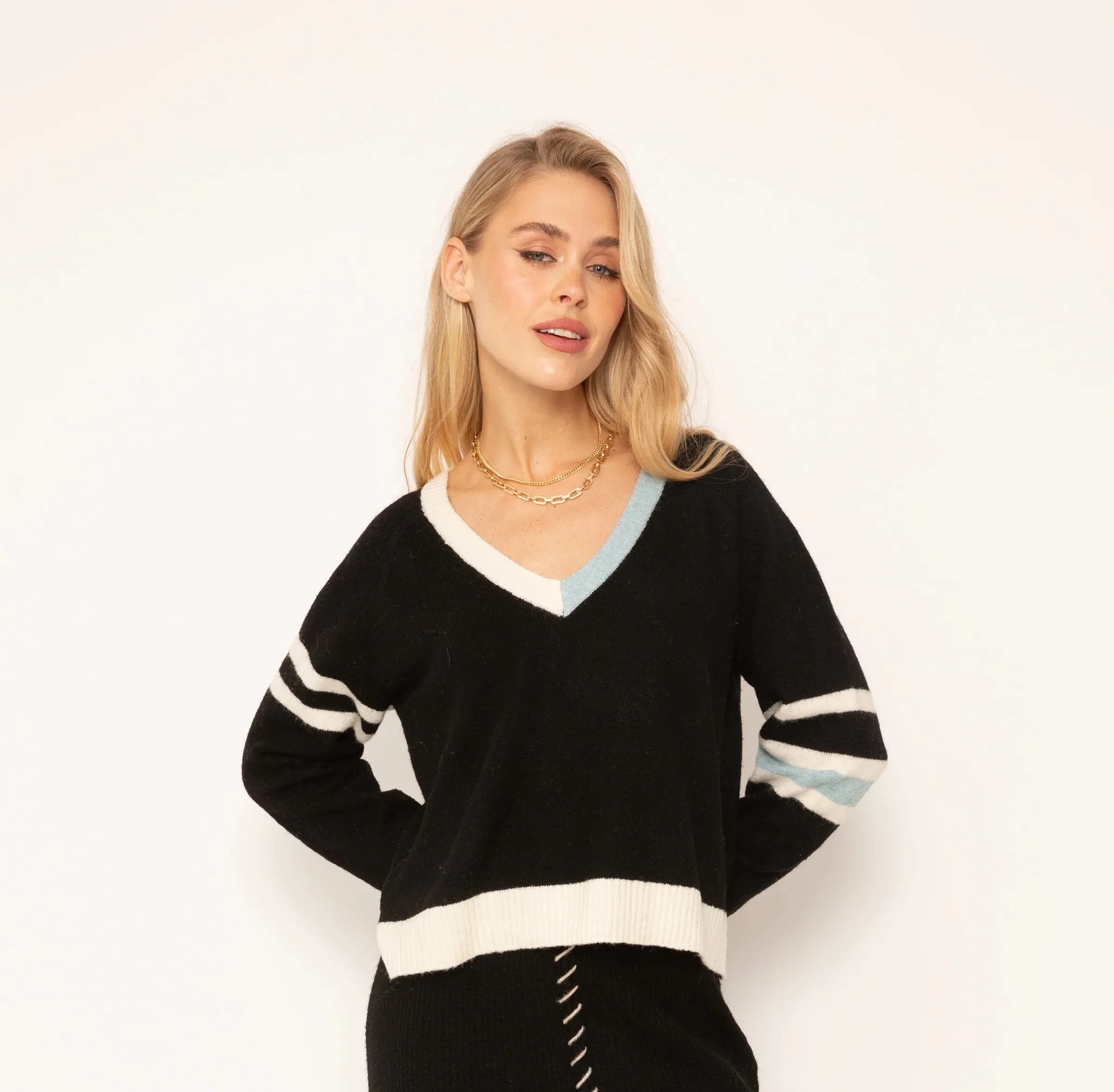 BILLIE VARSITY V NECK