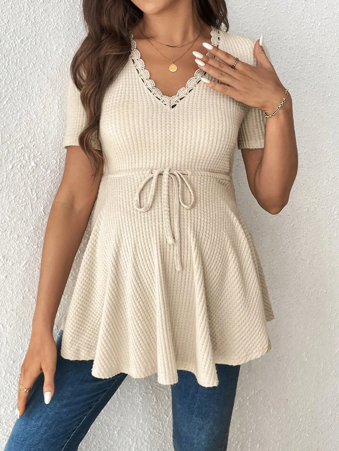 Camiseta premamá Cherry Vibes: estilo y comodidad en