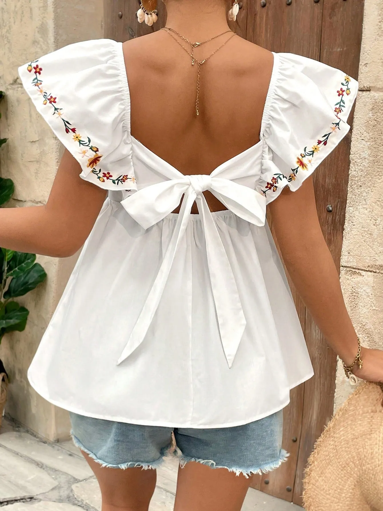 Cherry Vibes: Camisa con Lazo y Bordado Floral para Embarazadas