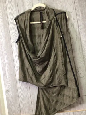 Imrpovd Vest Size Large Art-to-wear