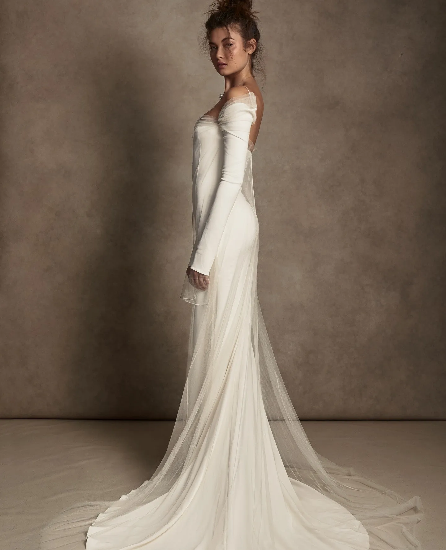 Long Sleeves Boat Neck Sheath/Column Wedding Dresses