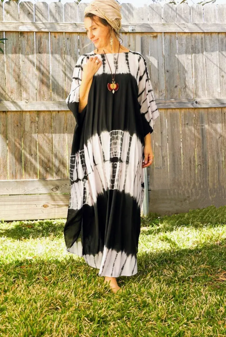 Monochrome Elegance Tie-Dye Kaftan