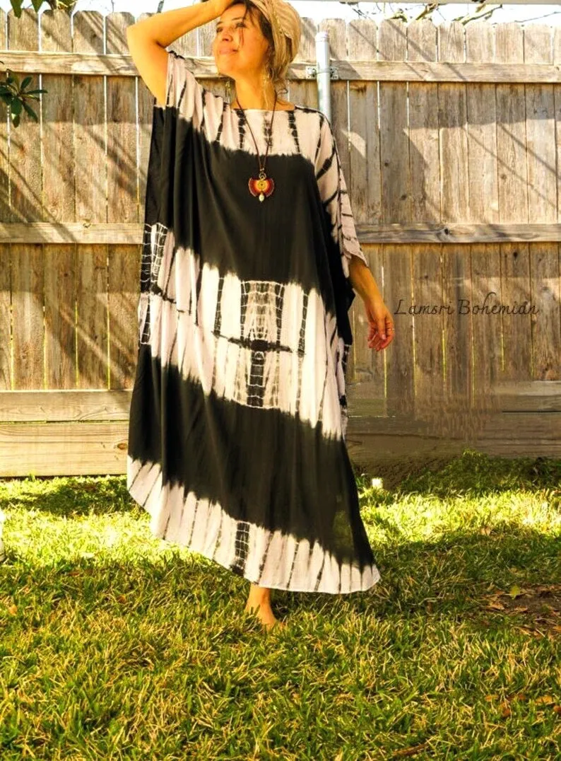 Monochrome Elegance Tie-Dye Kaftan