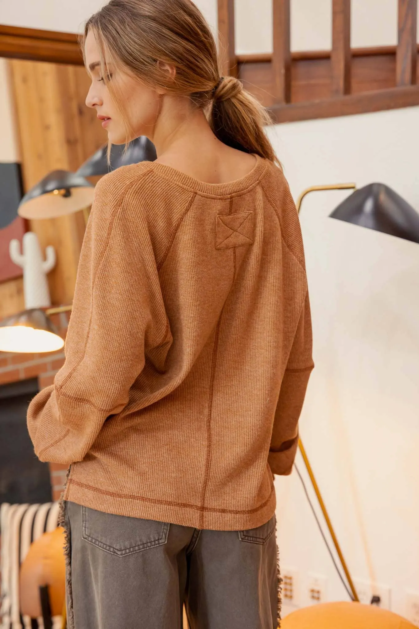SPLIT NECK LONG EXTENDED SLEEVE RAGLAN KNIT TOP